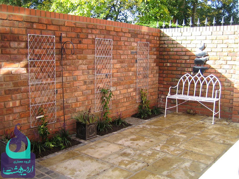 استفاده از آجر برای نمای دیوار حیاط 